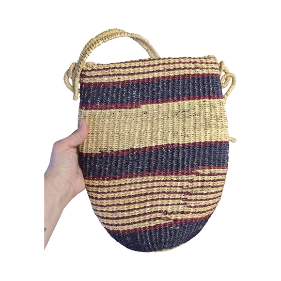 Vintage Handwoven Straw Crossbody Bucket Bag w/ Loop Latch Closure - Picture 4 of 5